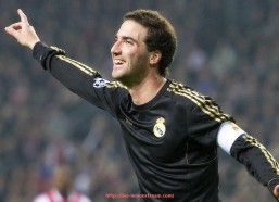 柠檬体育直播-德甲足球球队出场瞬间精彩图片集锦